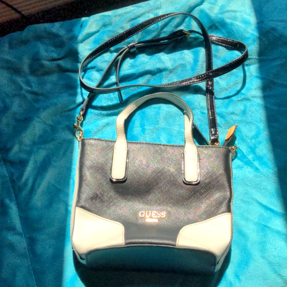 Mini hand bag that has crossbody strap